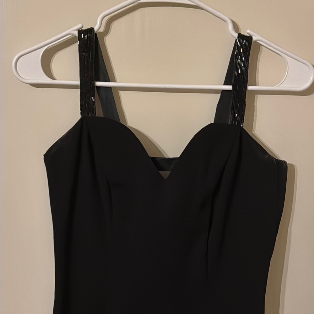Dave & Johnny black evening gown. Size 4. Perfect for any formal occasion, prom.
